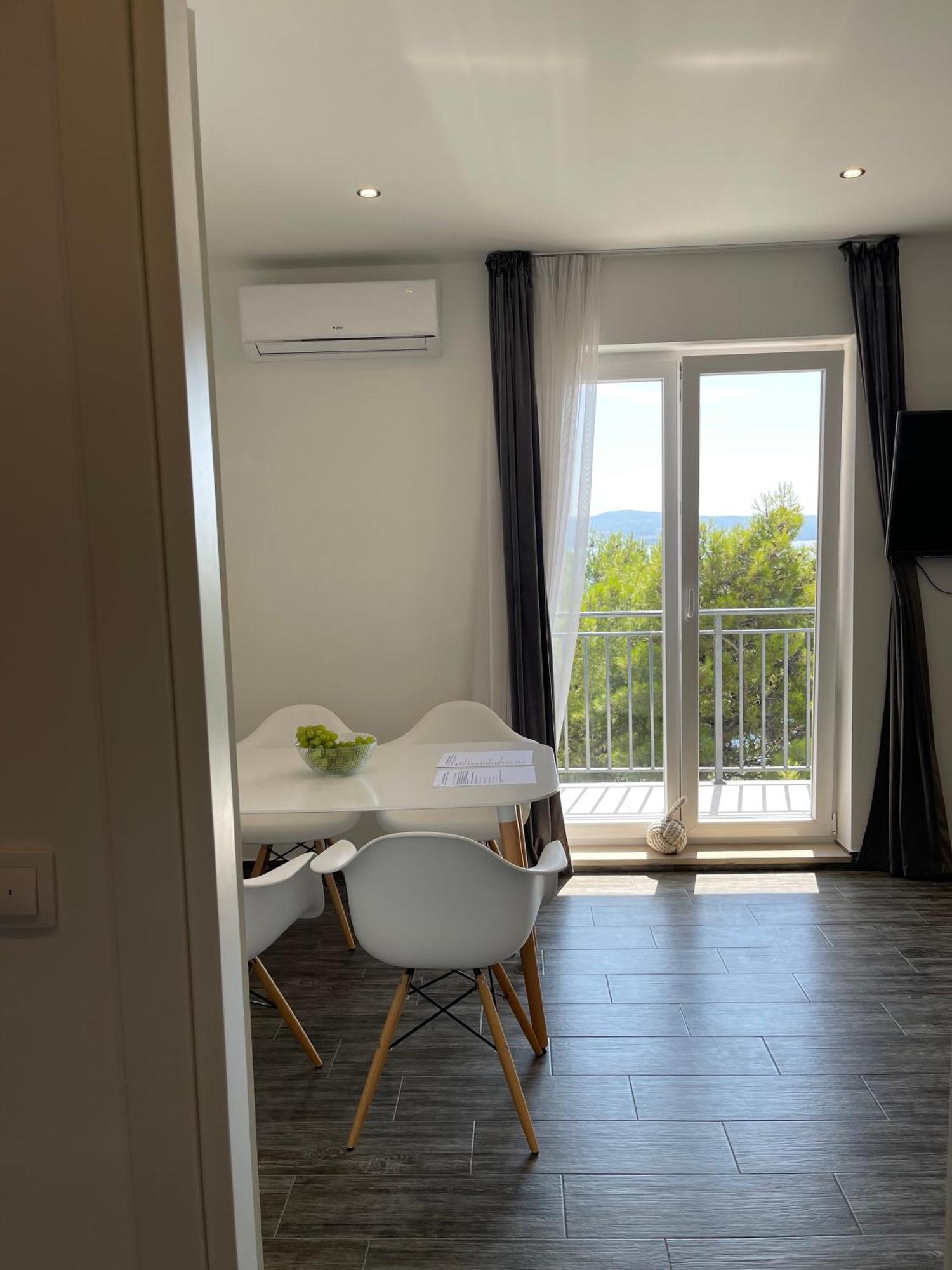 Apartments Domani Omiš Екстериор снимка