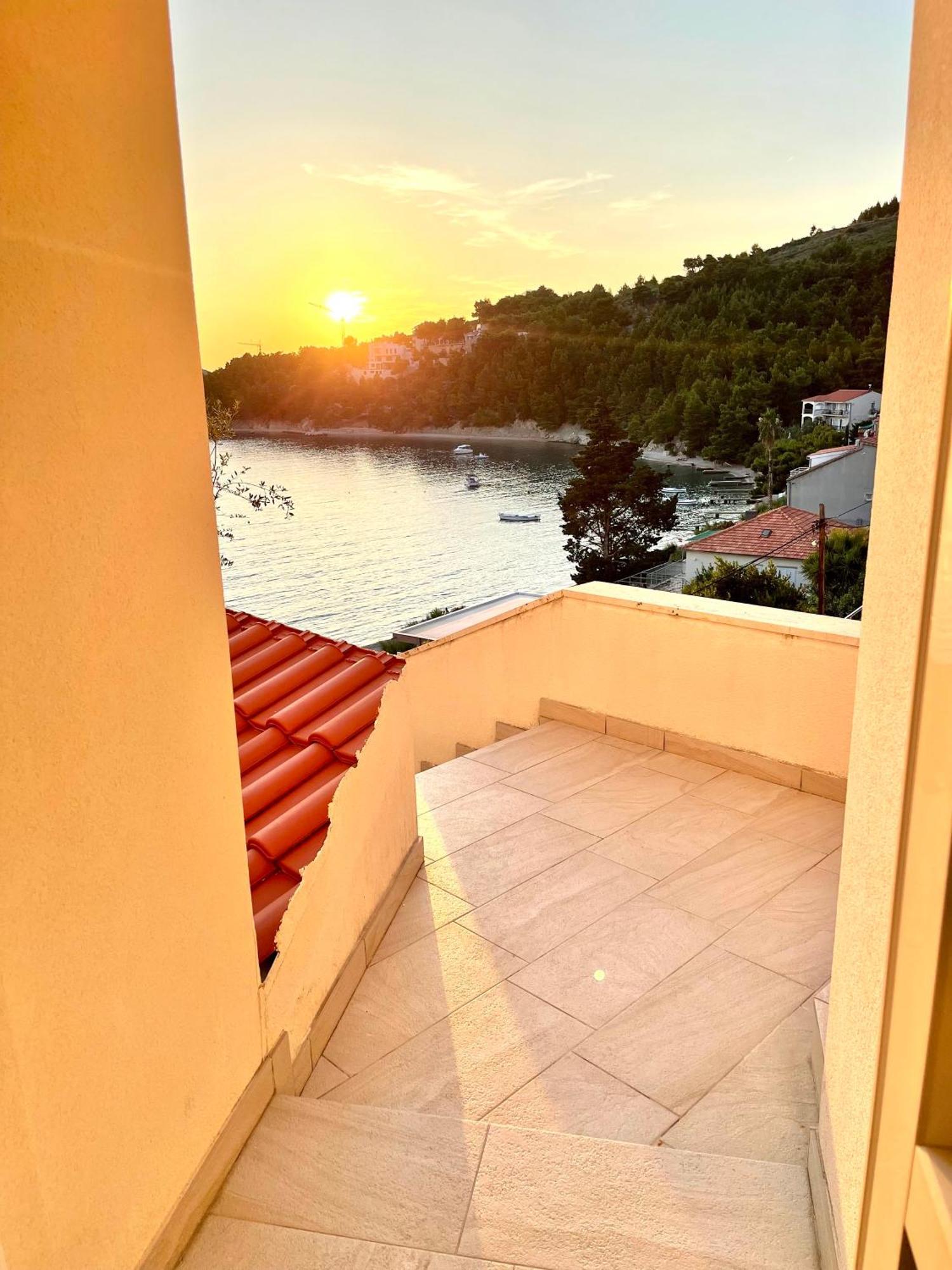 Apartments Domani Omiš Екстериор снимка