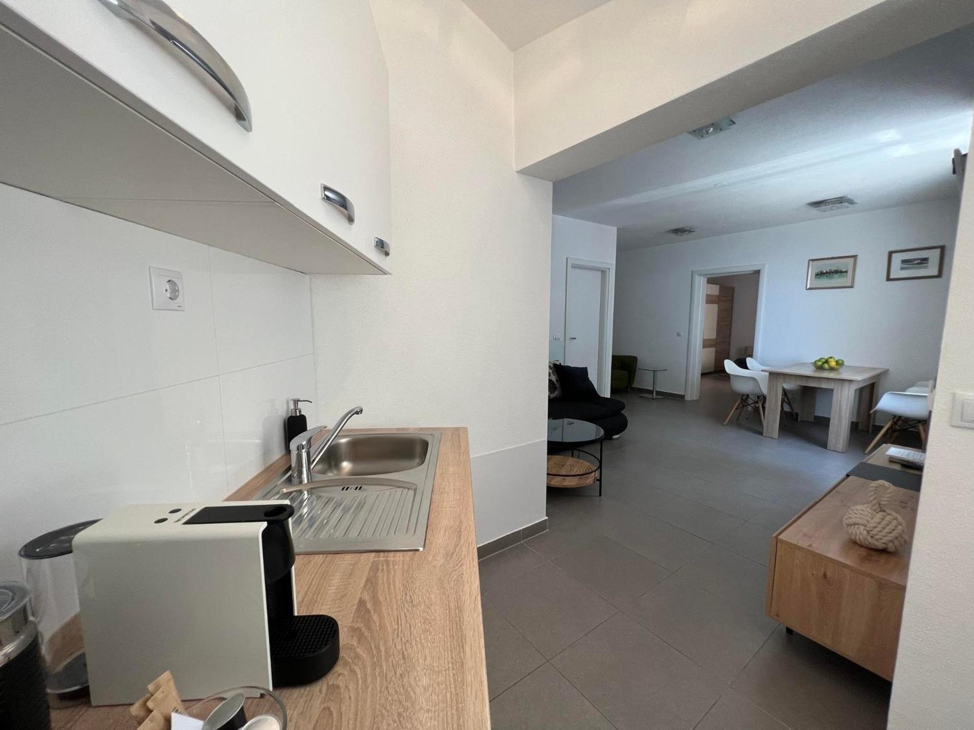 Apartments Domani Omiš Екстериор снимка