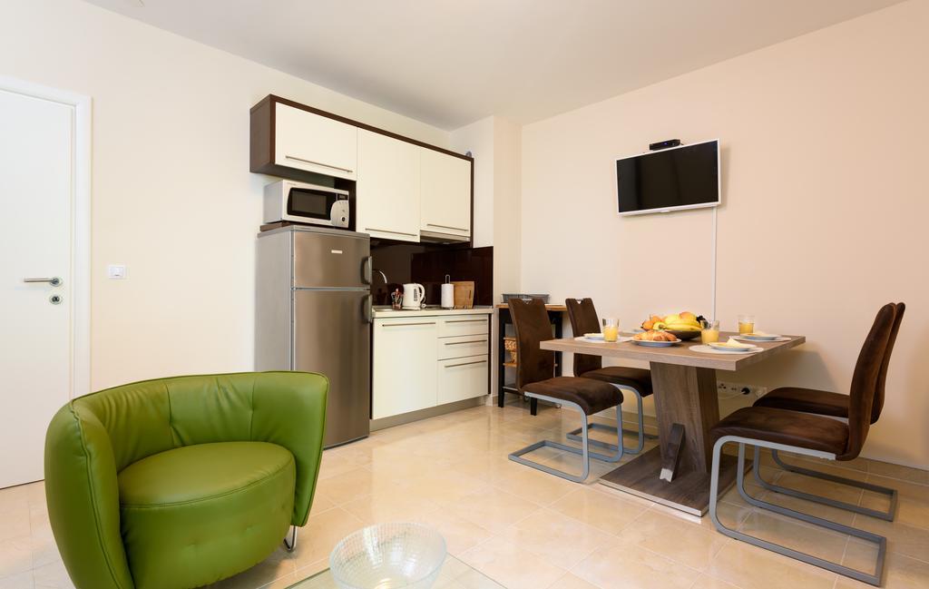 Apartments Domani Omiš Екстериор снимка