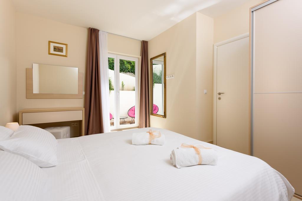 Apartments Domani Omiš Екстериор снимка